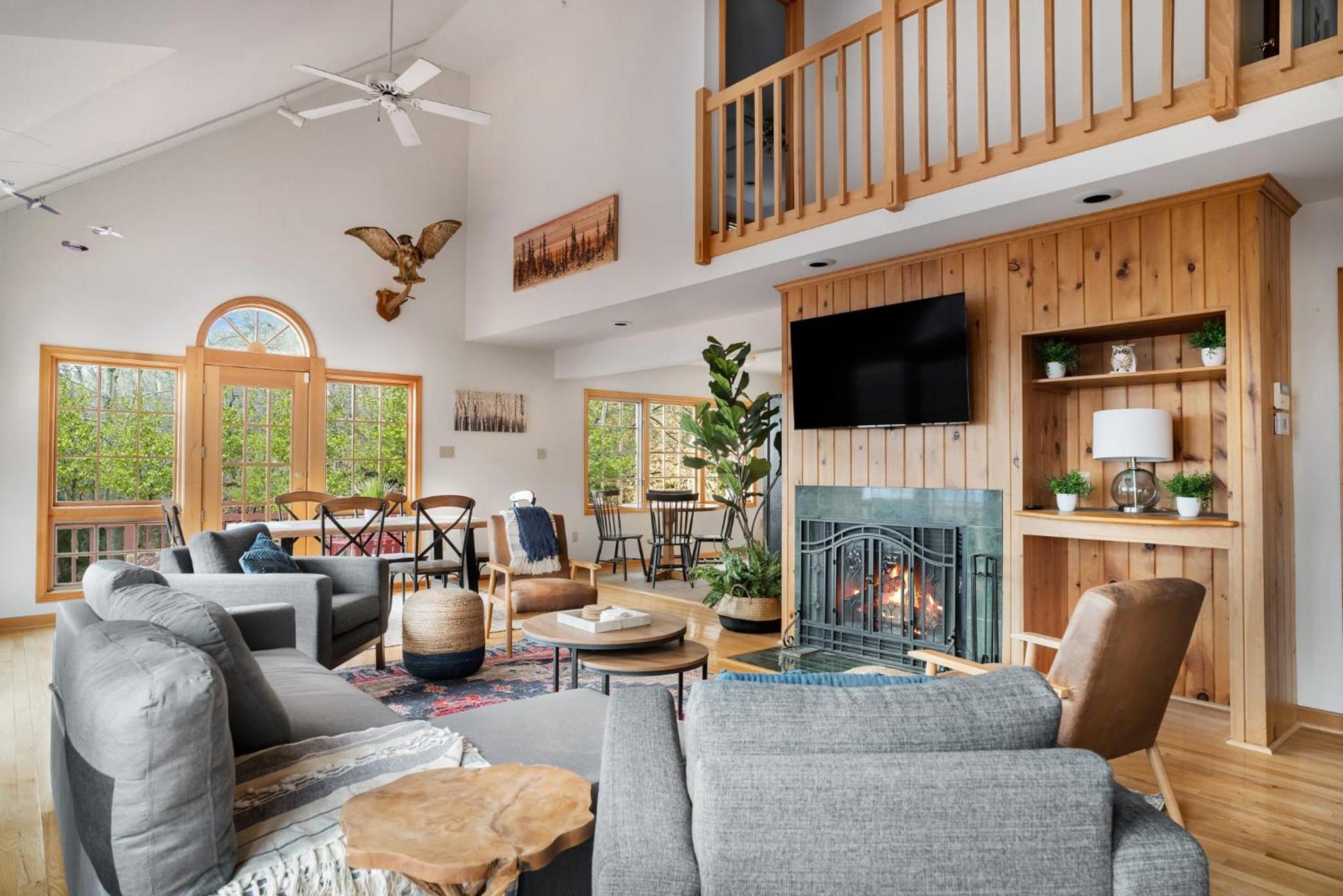 Huge 5 Bedroom Modern Cabin wHot Tub, Deck, WiFi view 3