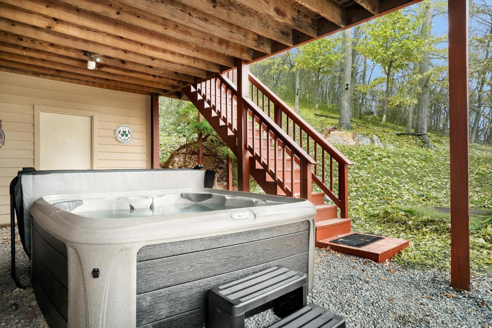Huge 5 Bedroom Modern Cabin wHot Tub, Deck, WiFi view 4