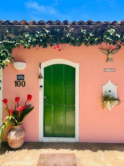 Casa Divina no Quadrado, ao Lado da Igreja!