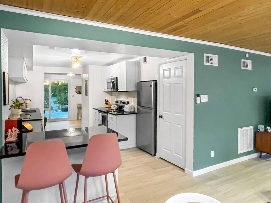 Charming 2br 2ba Beach Bungalow view 2