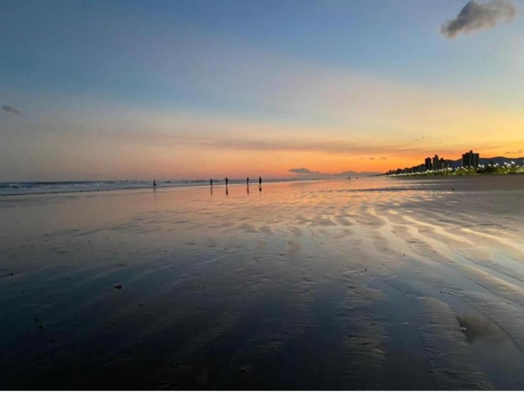 Apê 50 metros da praia, centro da Mirim, Wi-fi, 6 pessoas