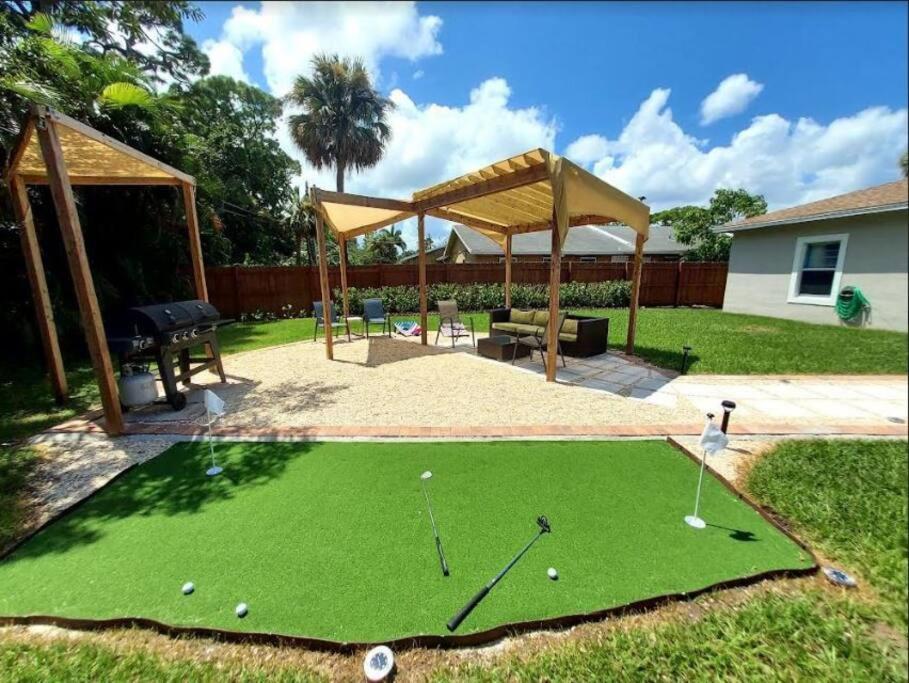 Tropical Jupiter Seascape with beautiful backyard