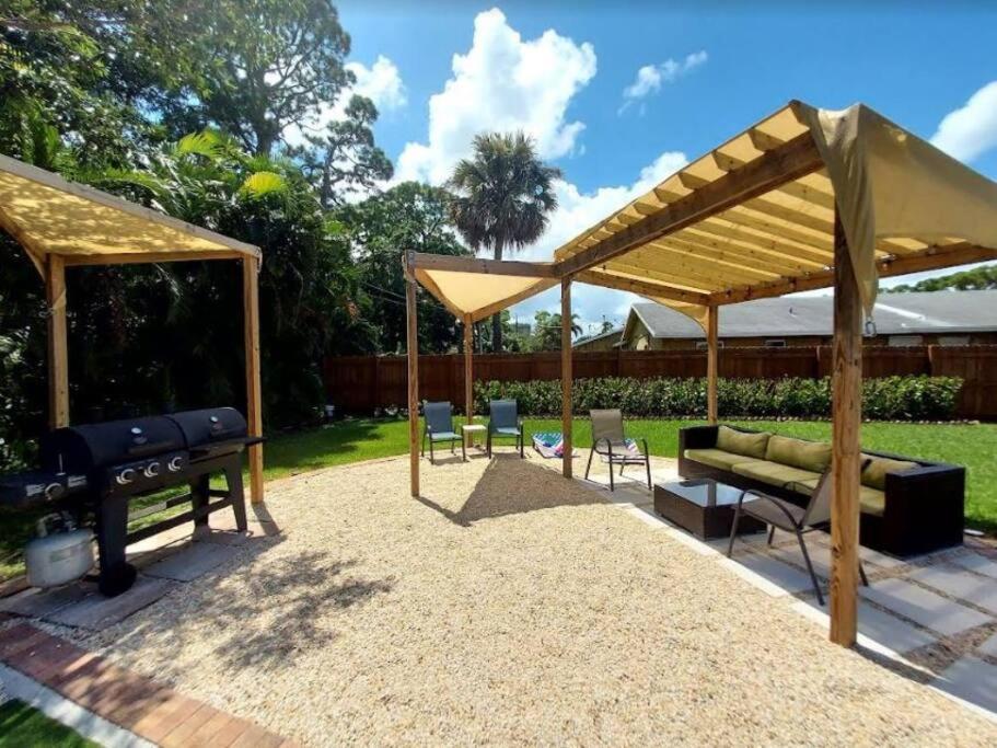 Tropical Jupiter Seascape with beautiful backyard