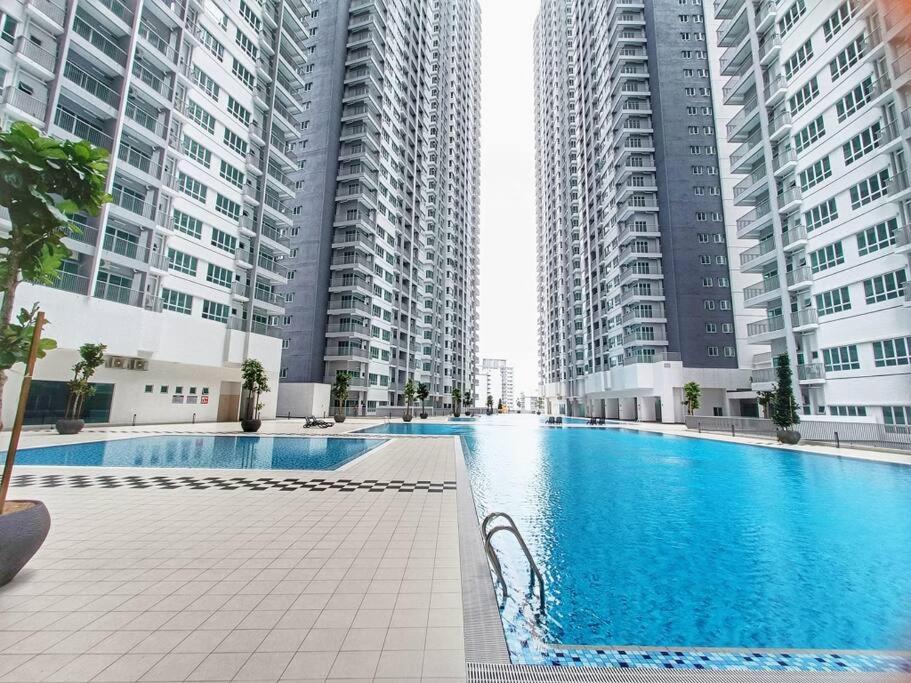 Township homey for 8-10pax at KL