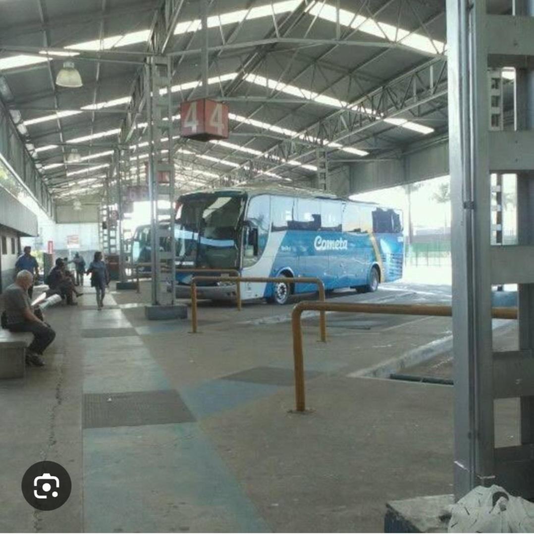 Apê 50 metros da praia, centro da Mirim, Wi-fi, 6 pessoas