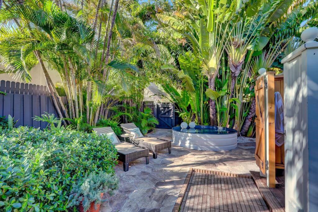 Petit Bijou guest home 1br 1bth with soaking pool view 5