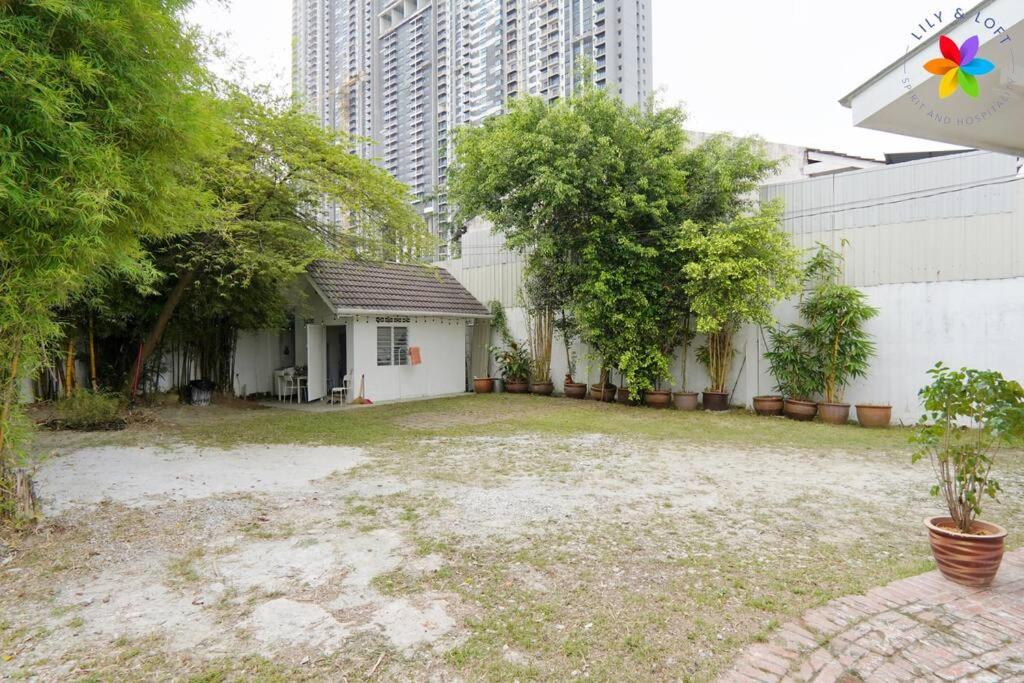 30P White House Retreat - Pool & Event Hall