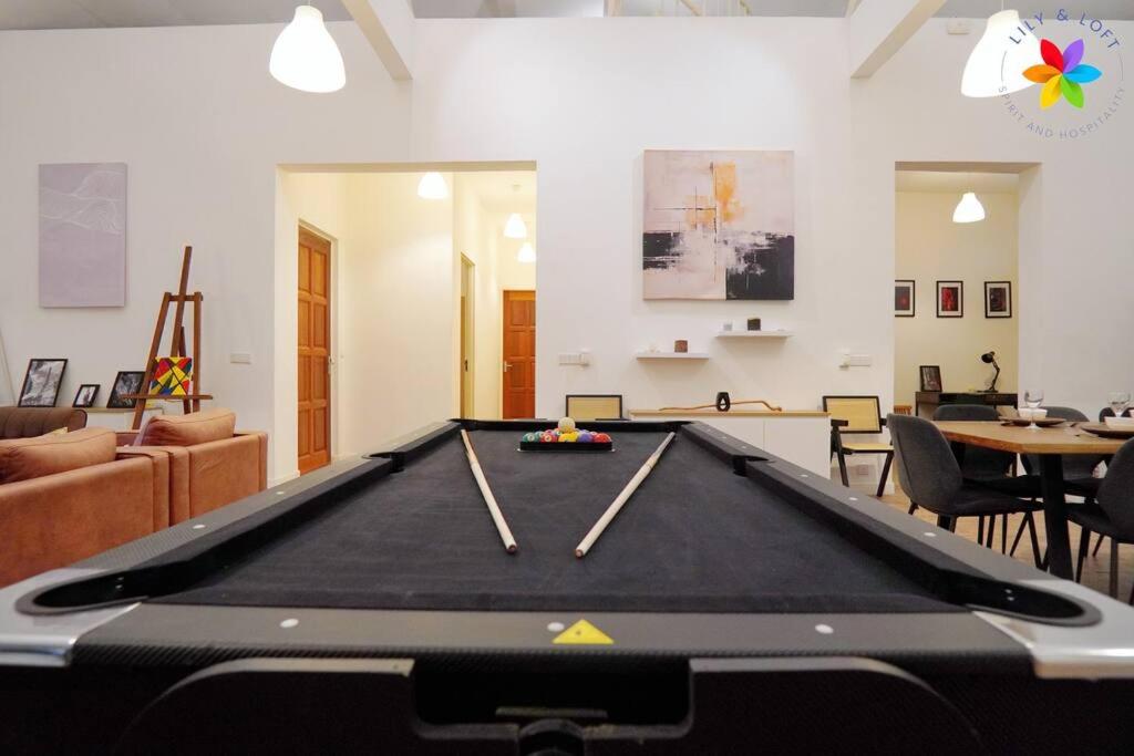 30P White House Retreat - Pool & Event Hall