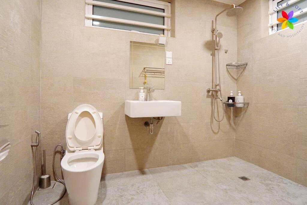 30P White House Retreat - Pool & Event Hall