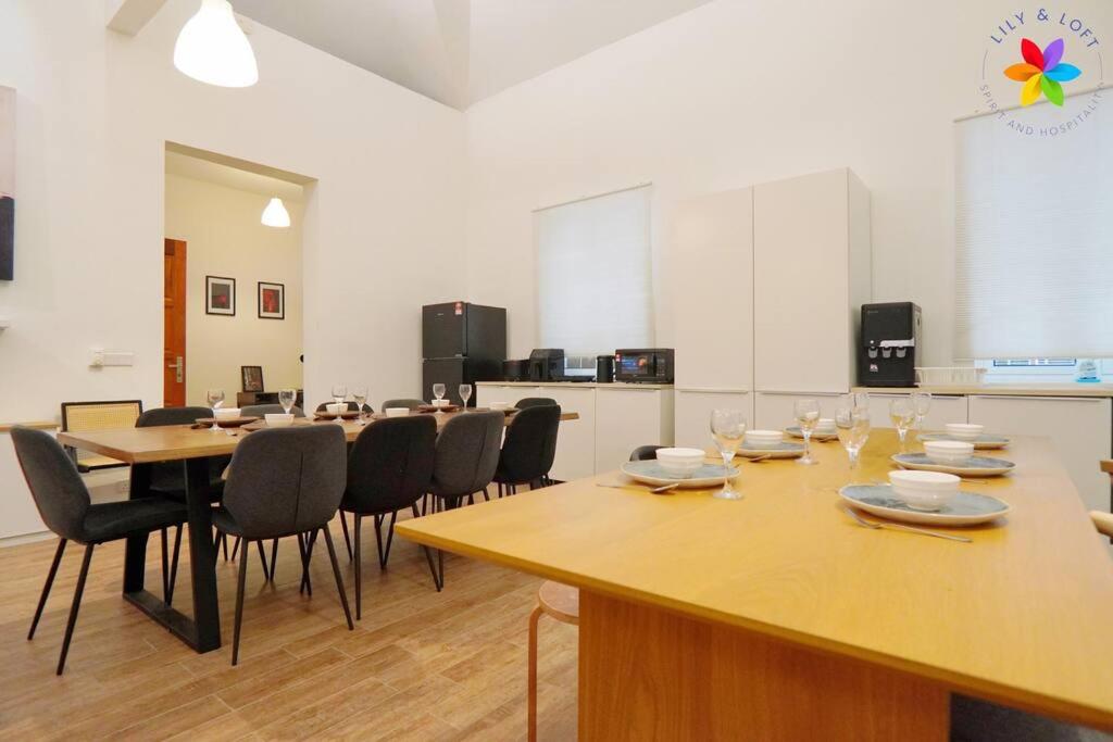 30P White House Retreat - Pool & Event Hall