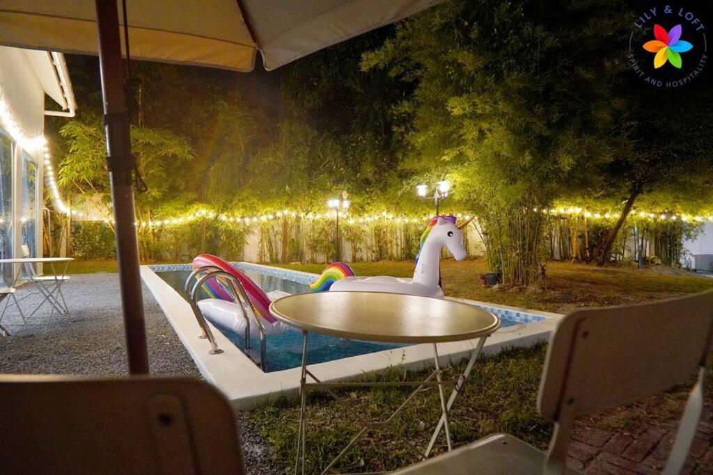 30P White House Retreat - Pool & Event Hall