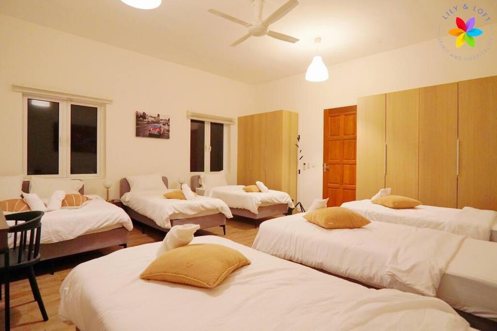 30P White House Retreat - Pool & Event Hall