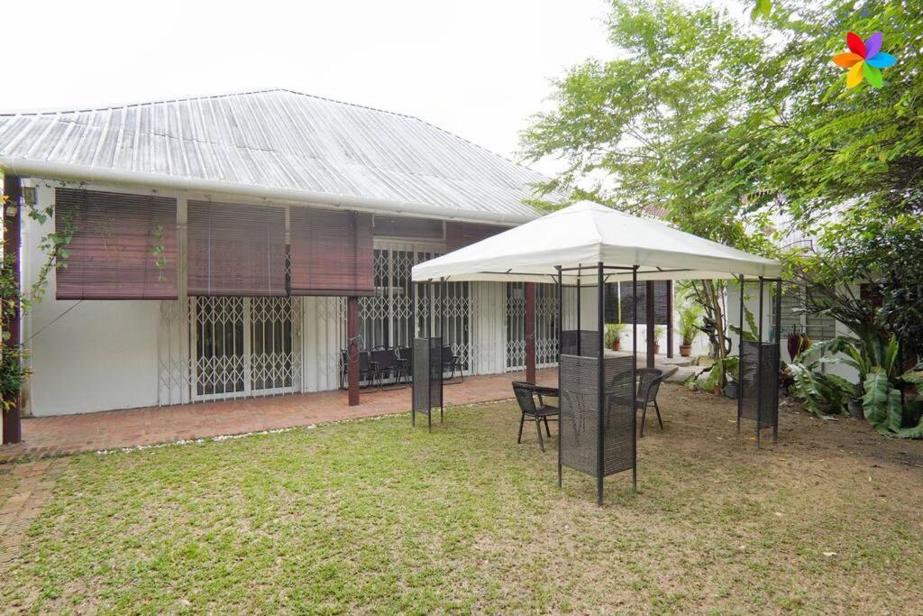 30P White House Retreat - Pool & Event Hall