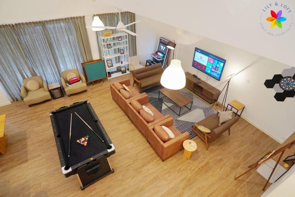30P White House Retreat - Pool & Event Hall