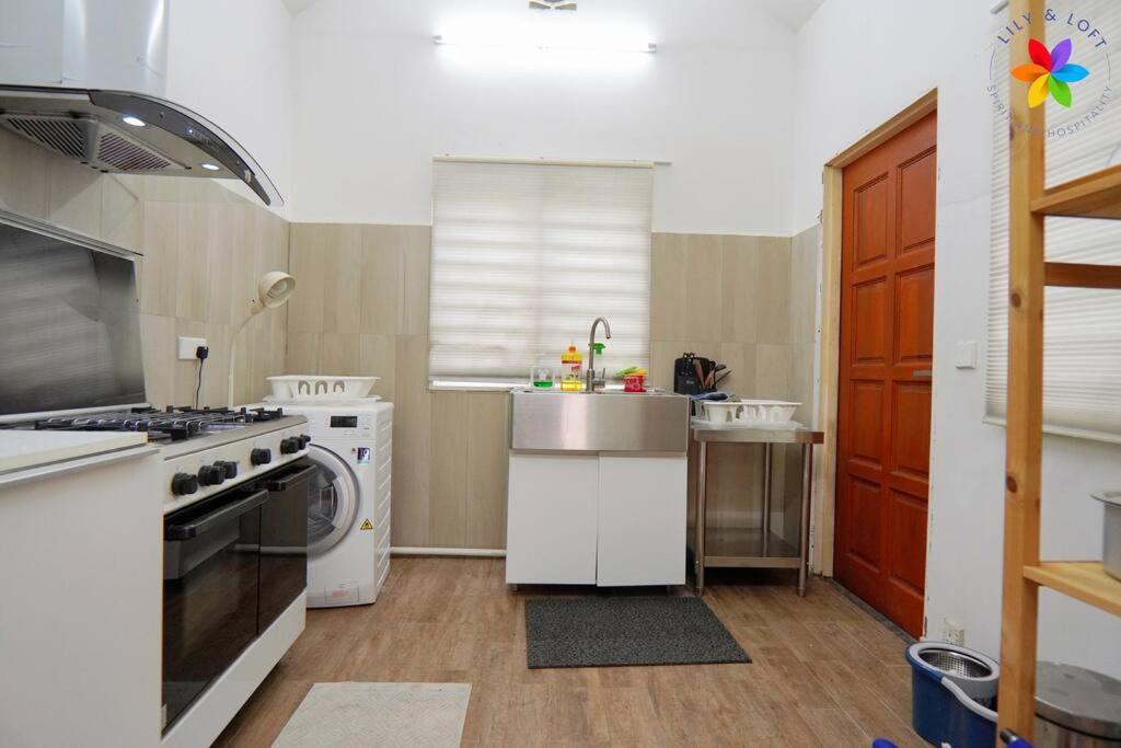 30P White House Retreat - Pool & Event Hall