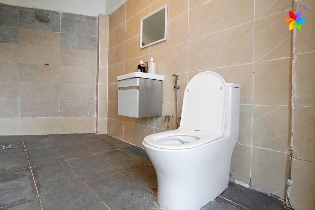 30P White House Retreat - Pool & Event Hall