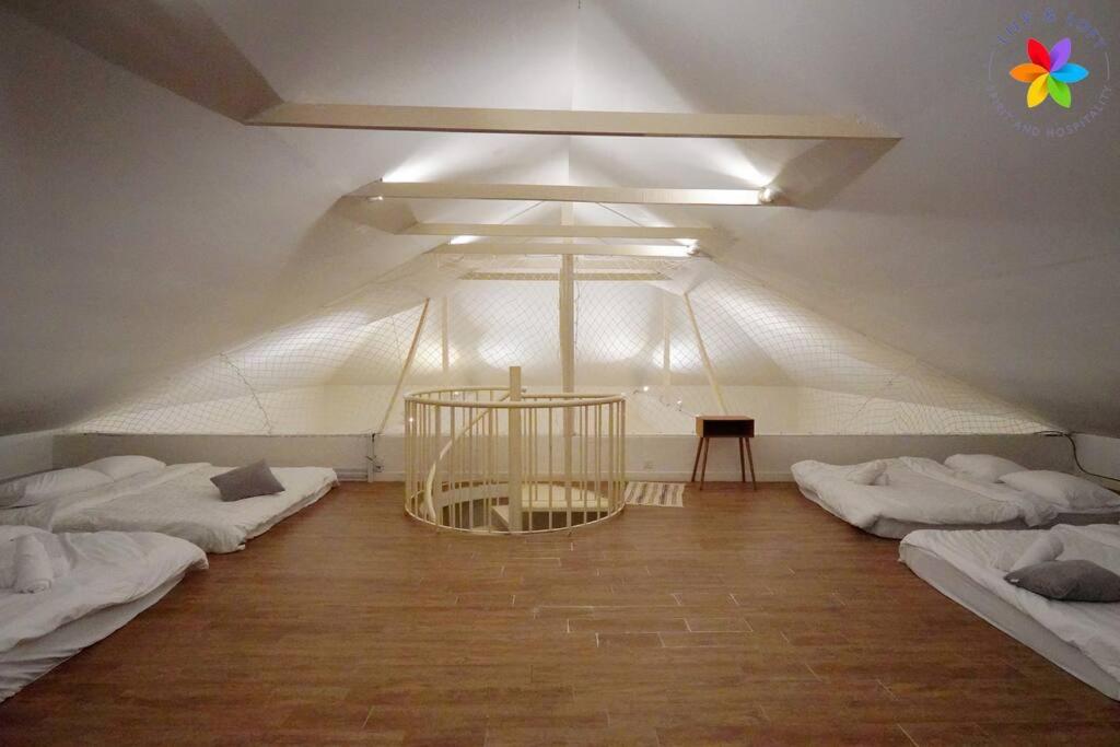 30P White House Retreat - Pool & Event Hall