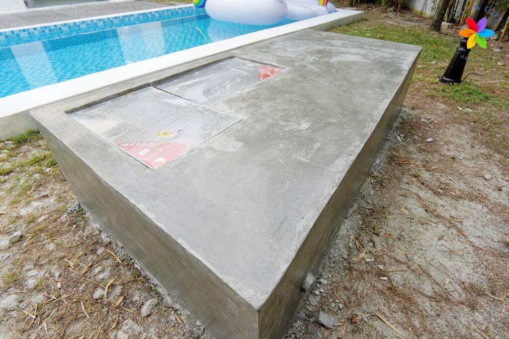 30P White House Retreat - Pool & Event Hall