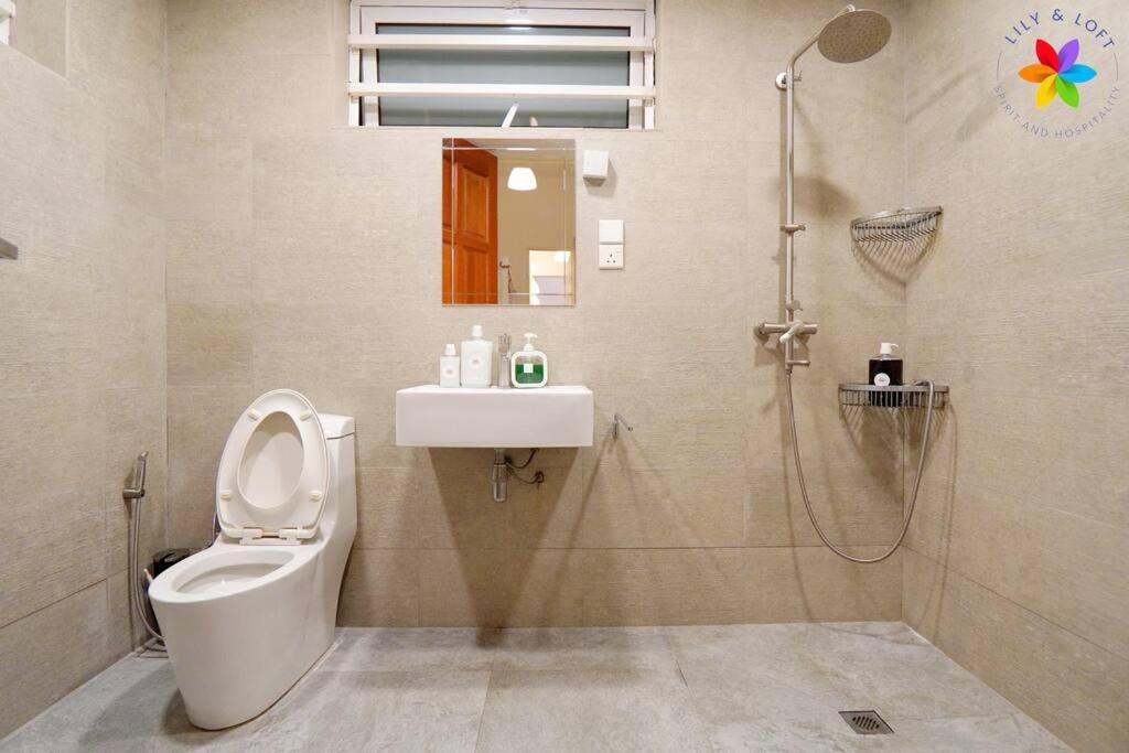 30P White House Retreat - Pool & Event Hall