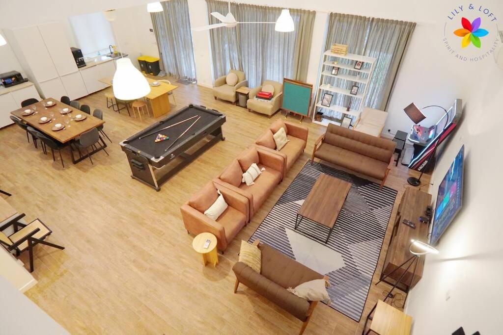 30P White House Retreat - Pool & Event Hall