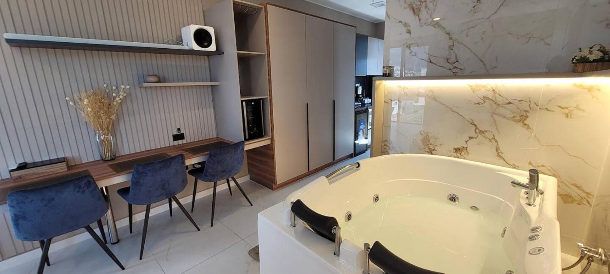 Xoe Mini-suites And Apartments