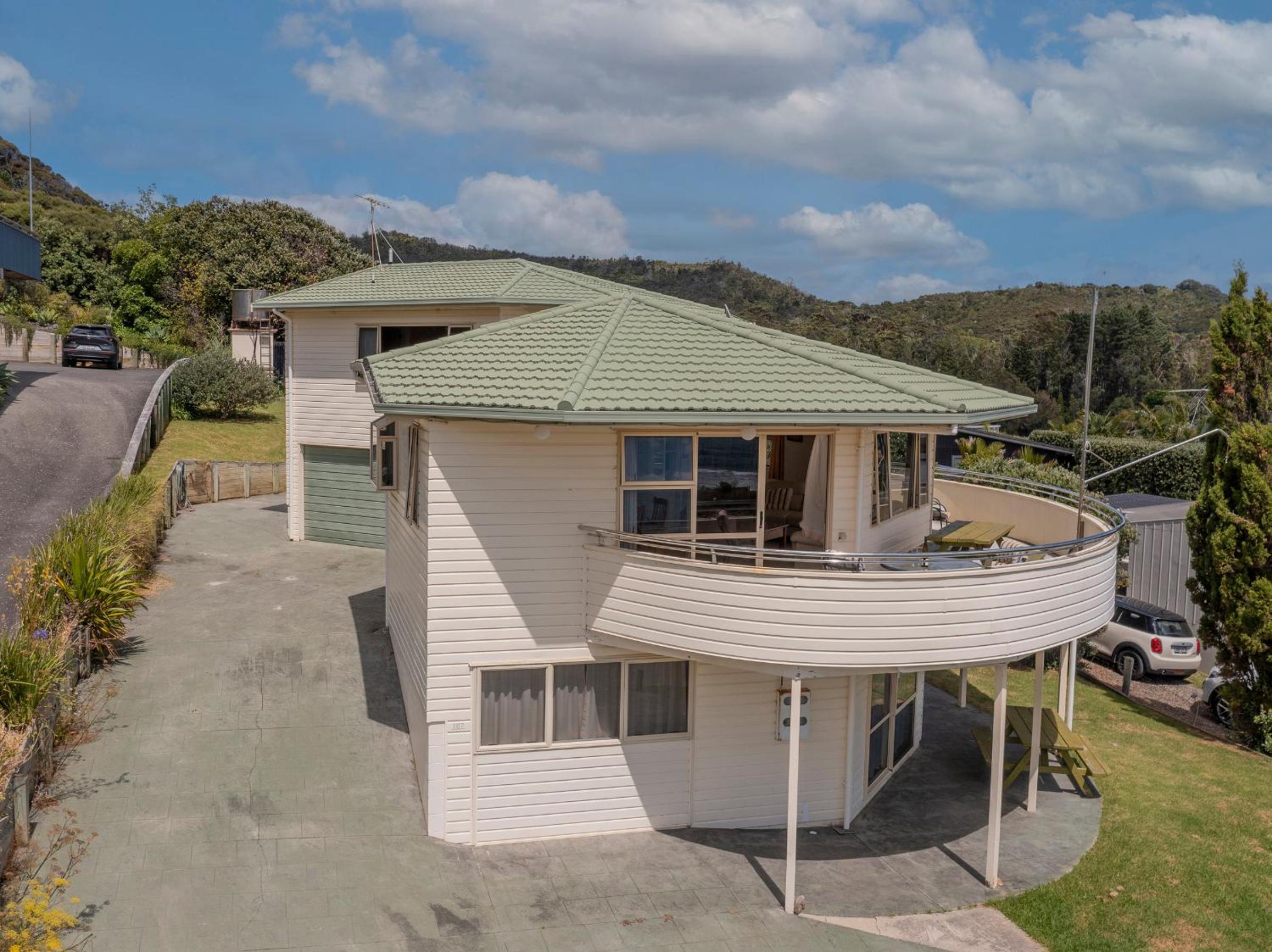 Easties Manner - Rings Beach Holiday Home view 5