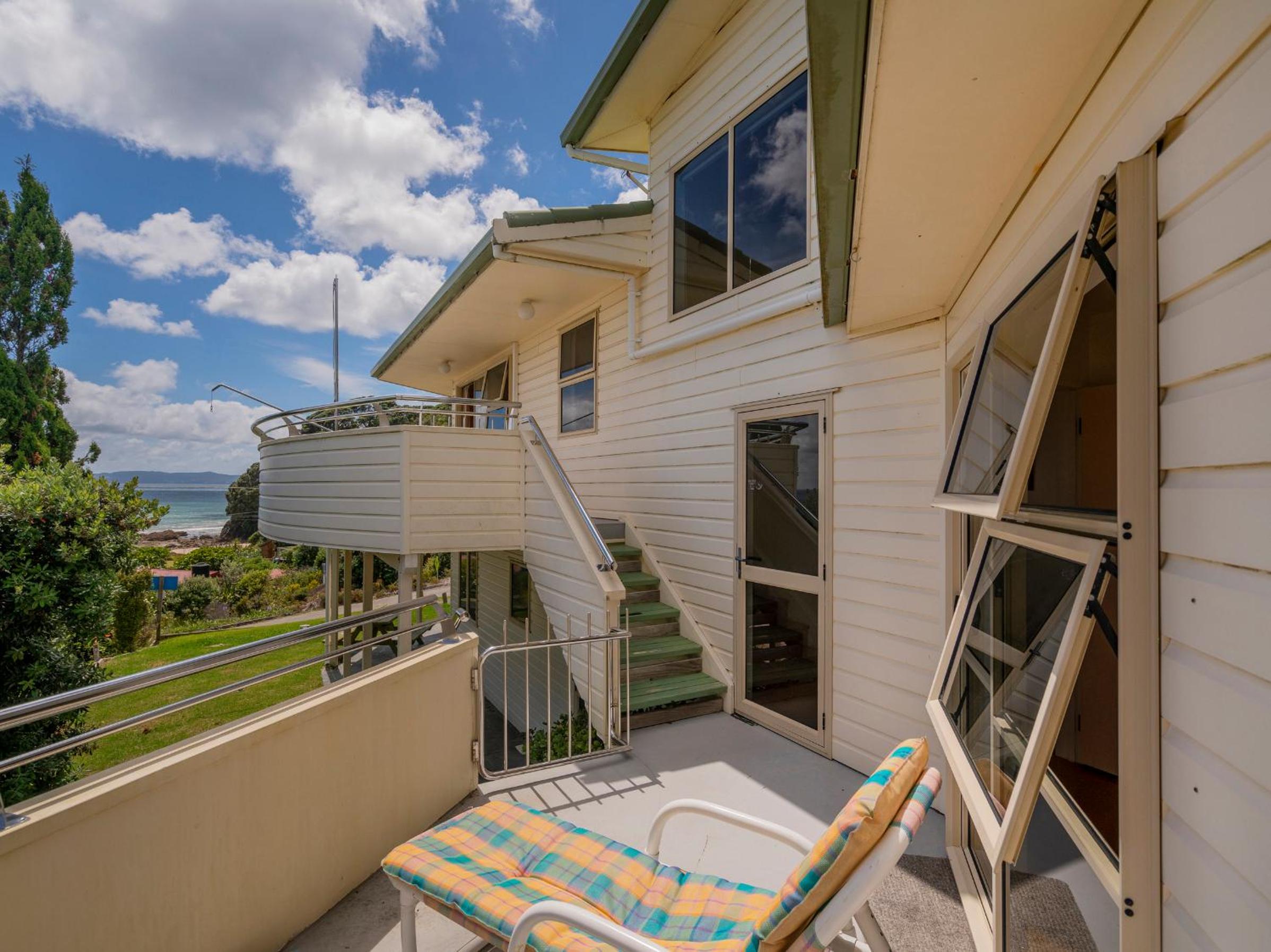 Easties Manner - Rings Beach Holiday Home view 3