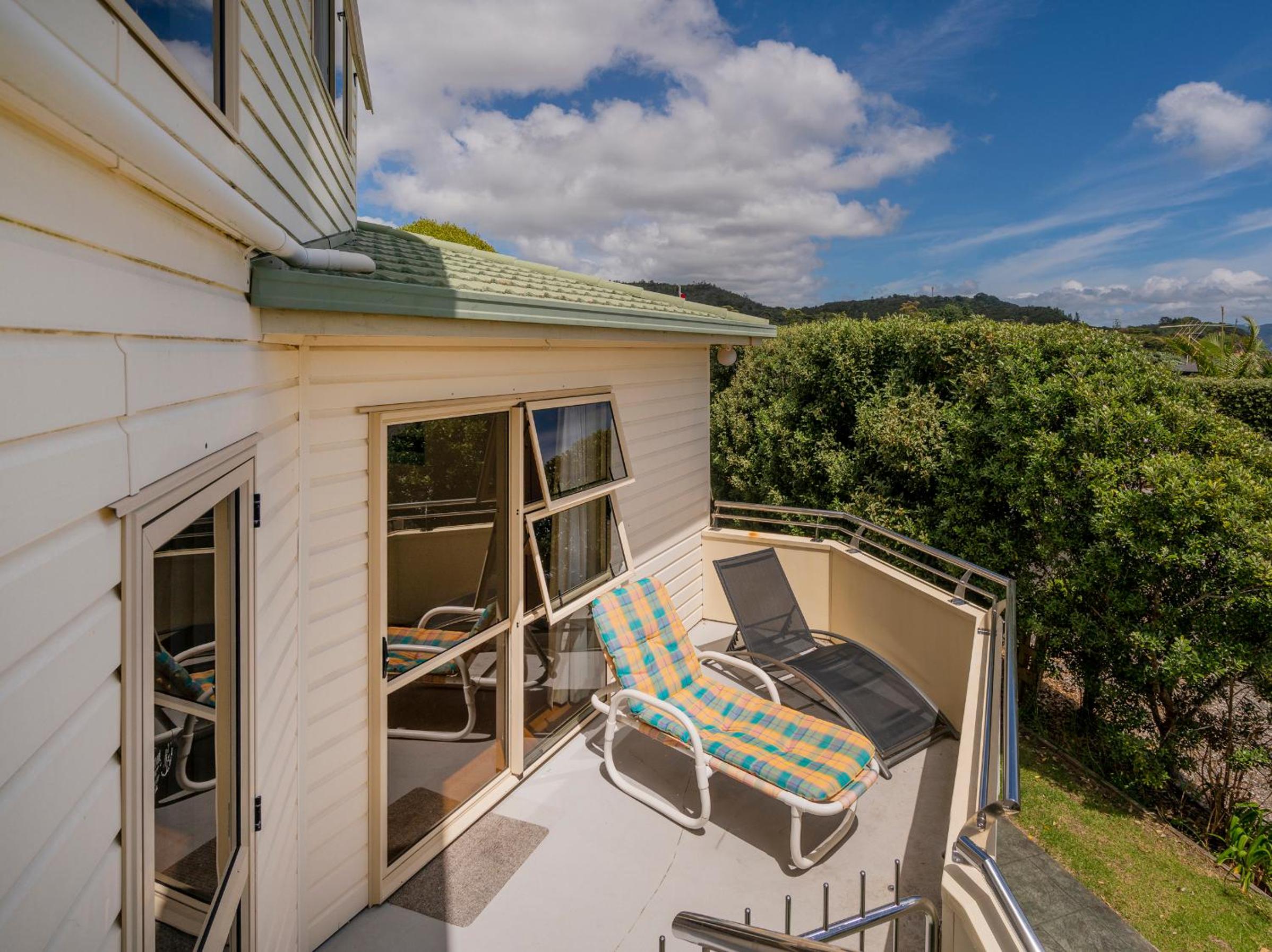 Easties Manner - Rings Beach Holiday Home view 2