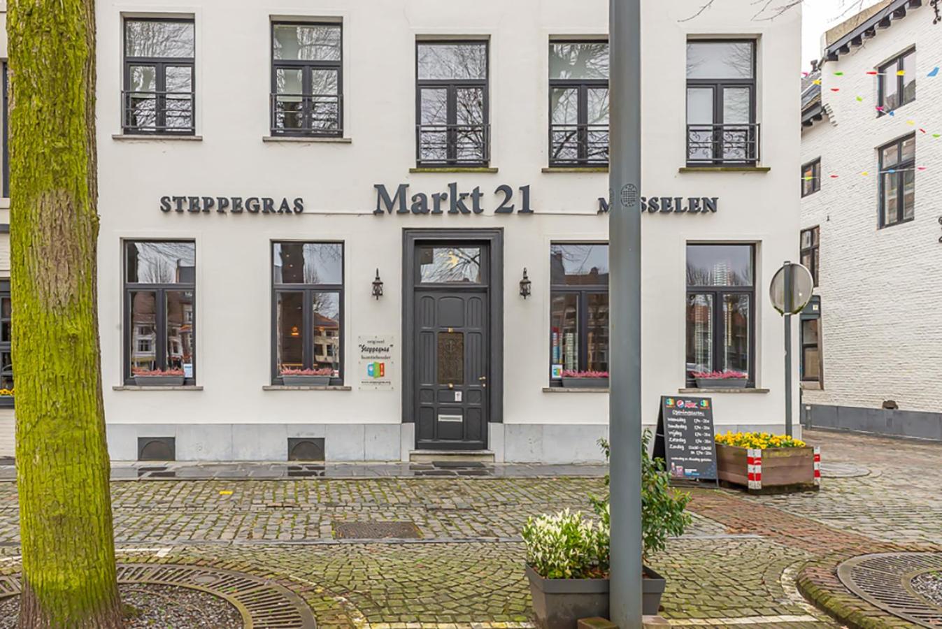 Guesthouses by Hotel Van Eyck
