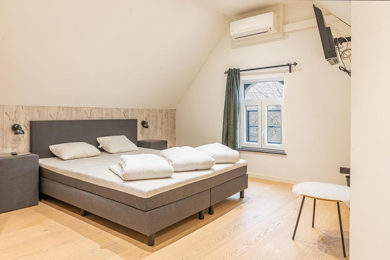 Guesthouses by Hotel Van Eyck
