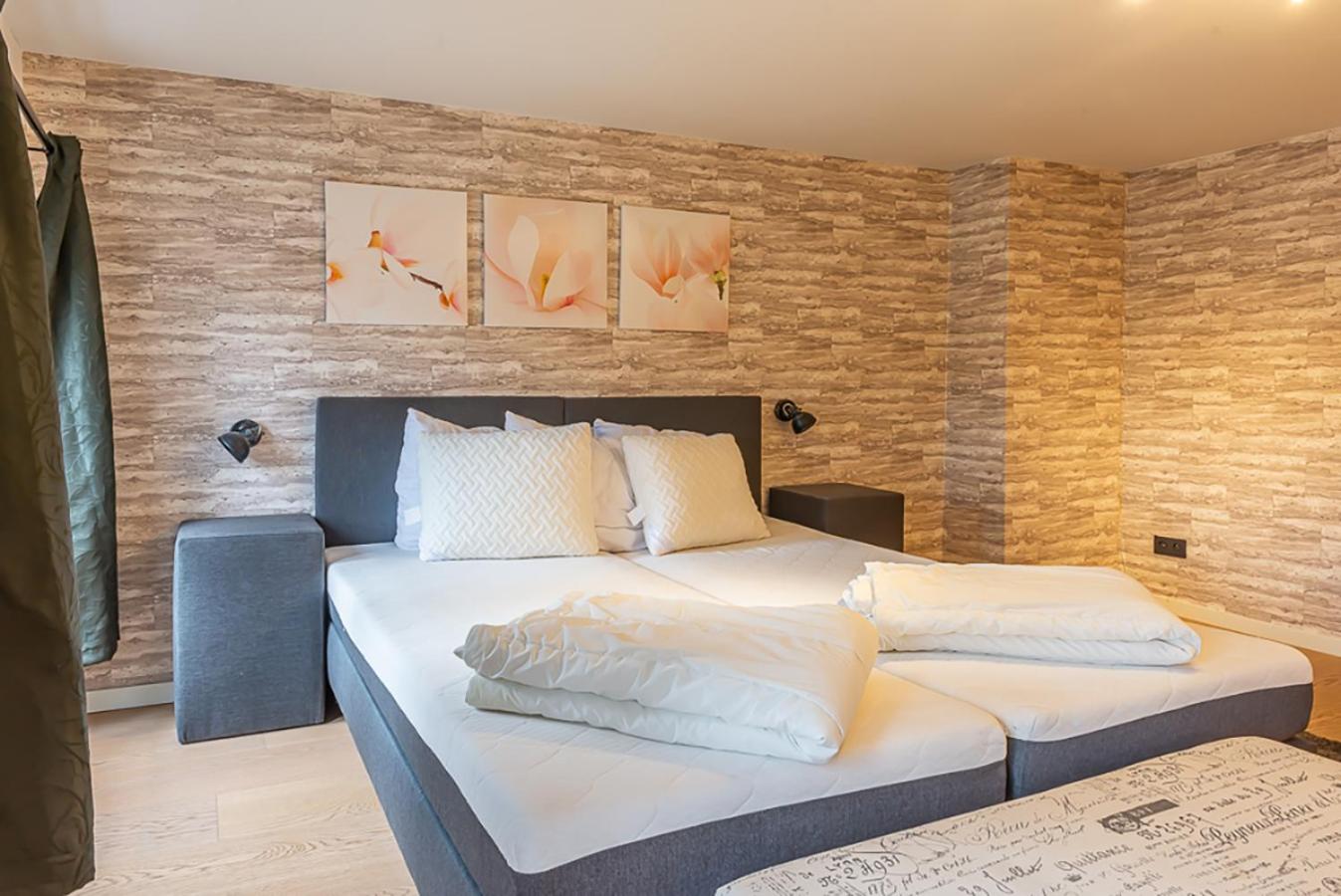 Guesthouses by Hotel Van Eyck