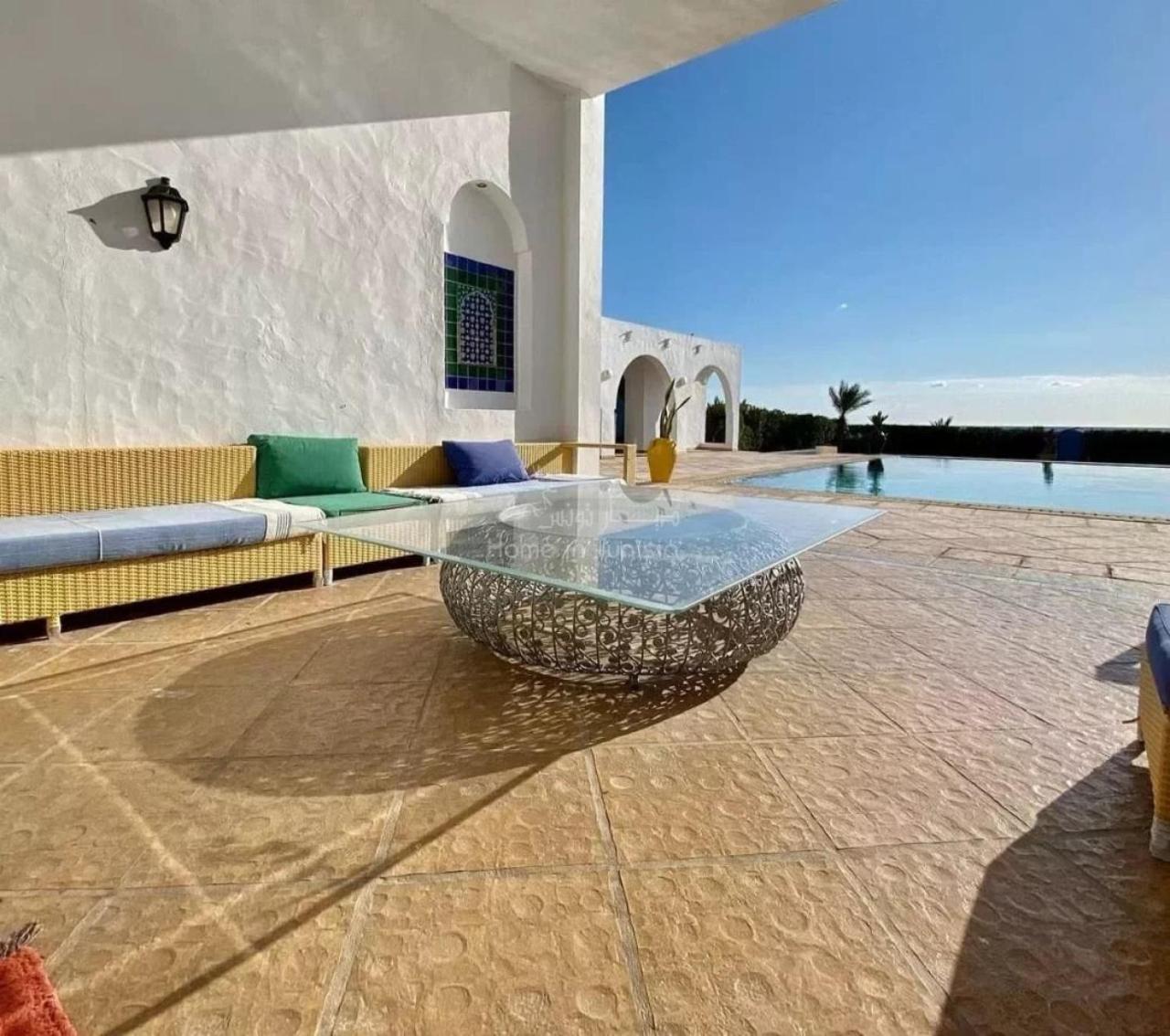 Sublime villa pieds dans l eau a Hergla view 5