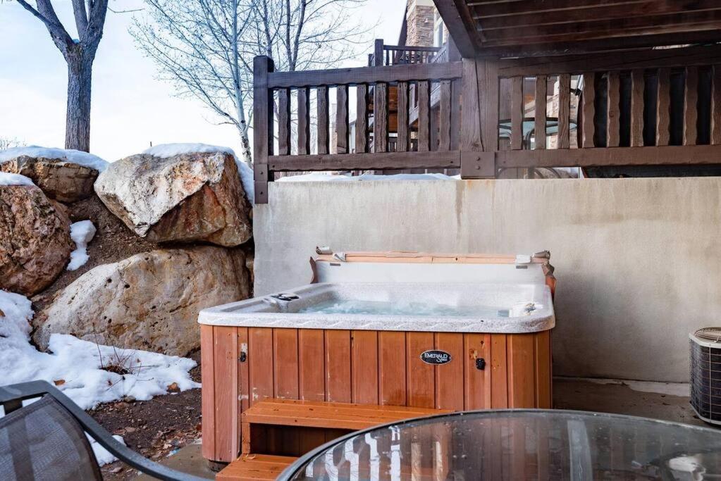 Powder Palace LS44 Ski Getaway Hot Tub & Games view 2