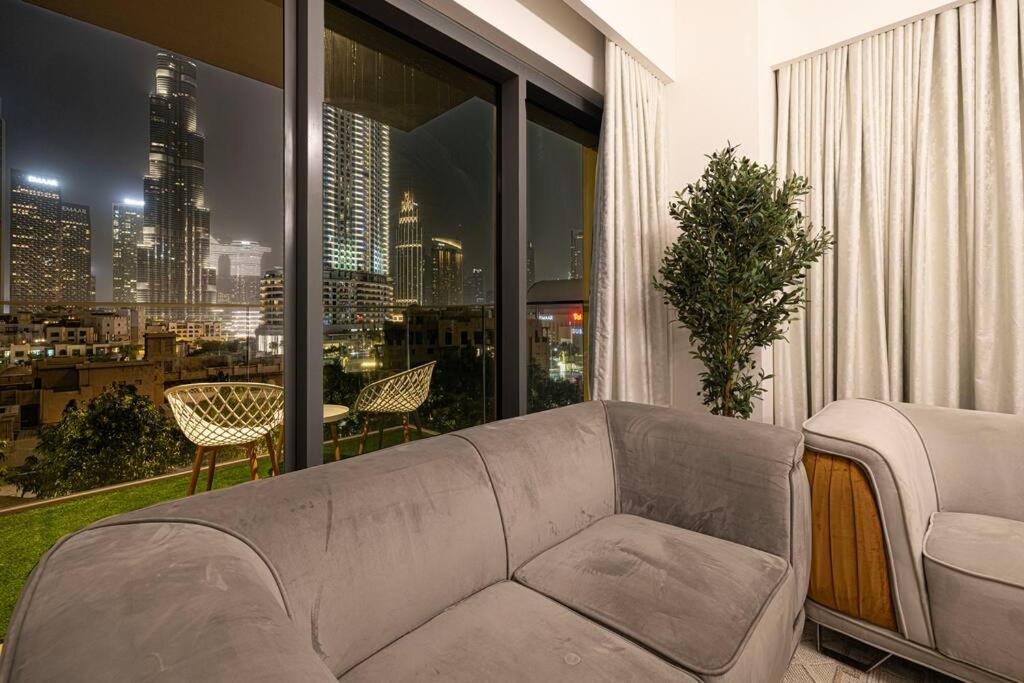 2 BR Dubai Luxury apartment Full Burj Views