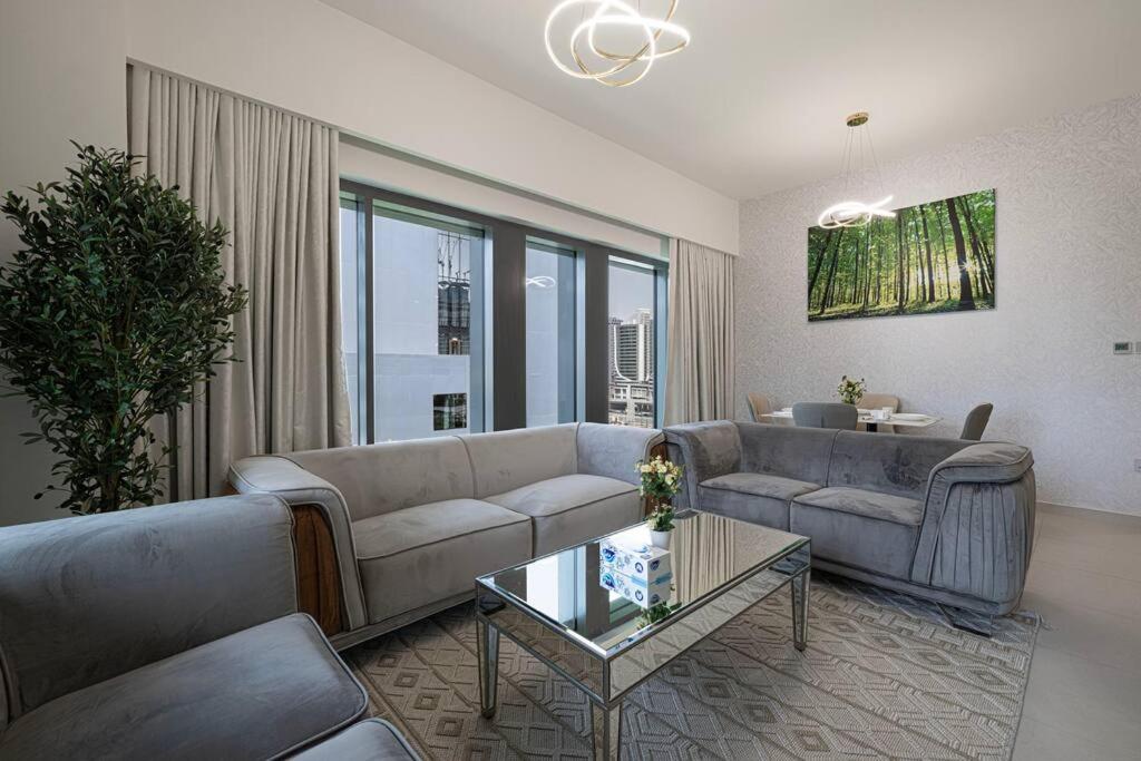 2 BR Dubai Luxury apartment Full Burj Views