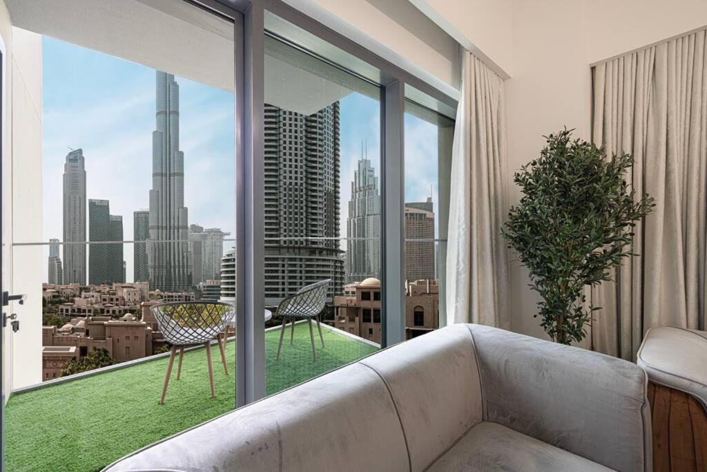 2 BR Dubai Luxury apartment Full Burj Views