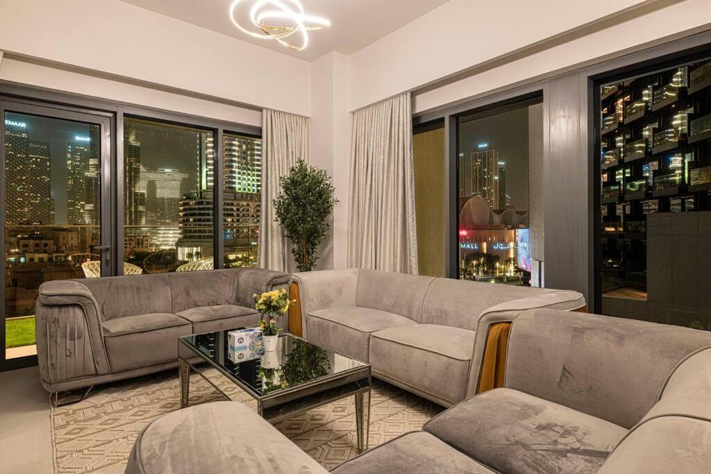 2 BR Dubai Luxury apartment Full Burj Views