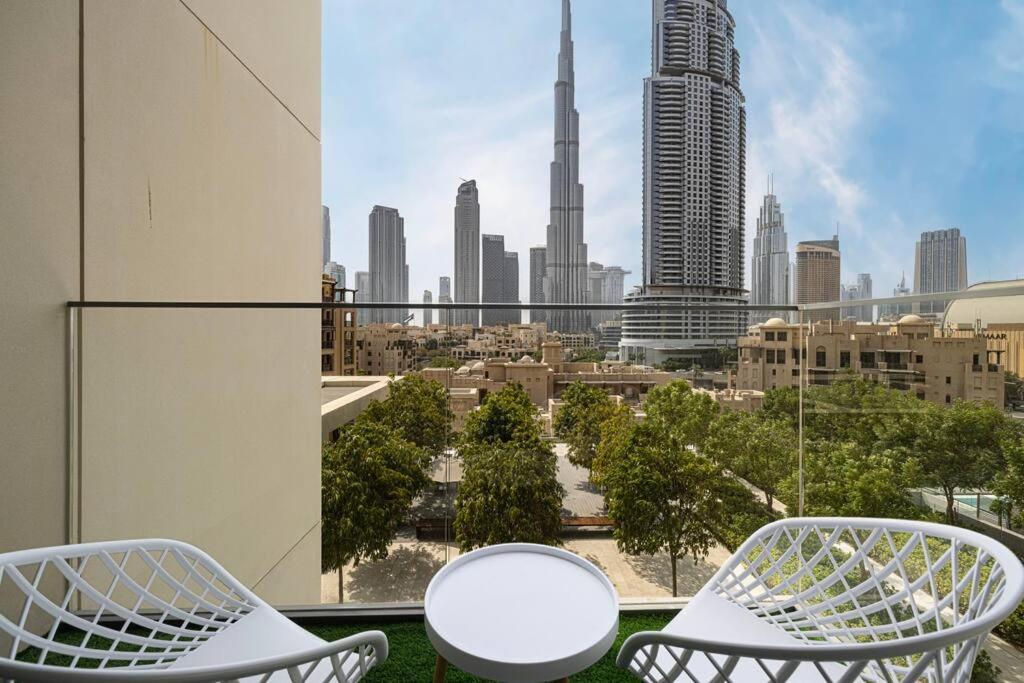 2 BR Dubai Luxury apartment Full Burj Views