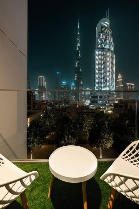 2 BR Dubai Luxury apartment Full Burj Views
