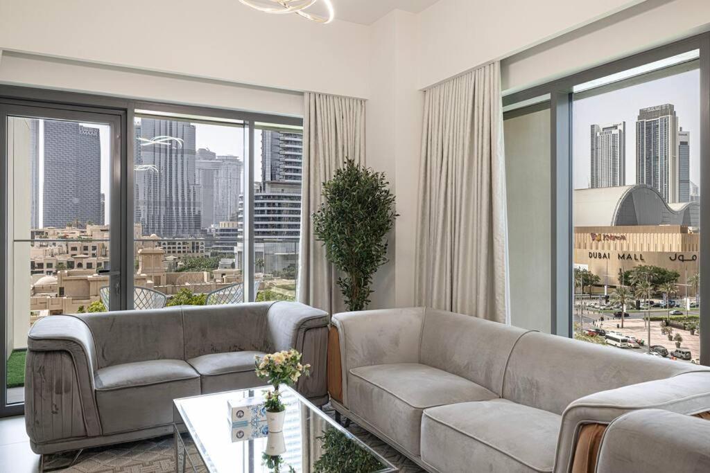 2 BR Dubai Luxury apartment Full Burj Views