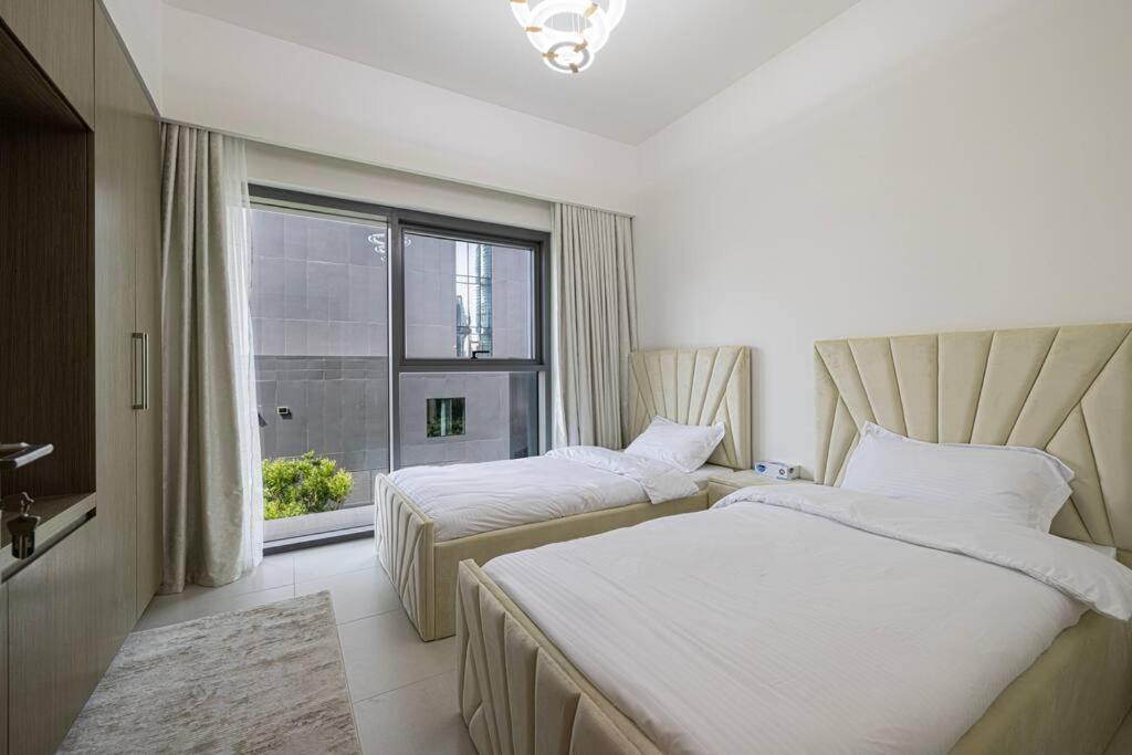 2 BR Dubai Luxury apartment Full Burj Views