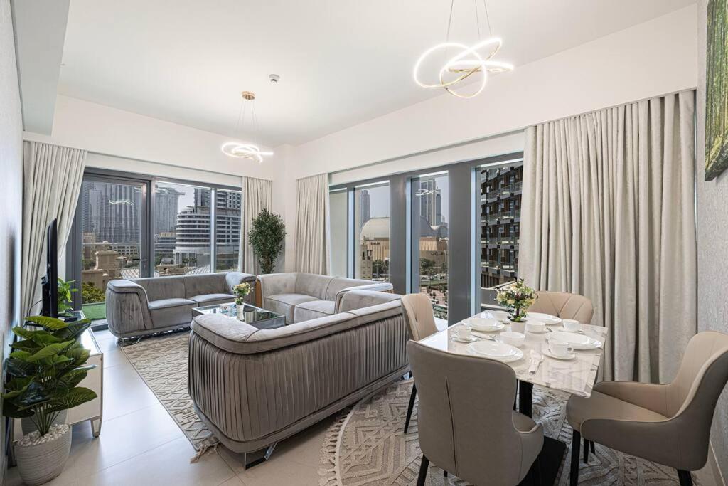 2 BR Dubai Luxury apartment Full Burj Views