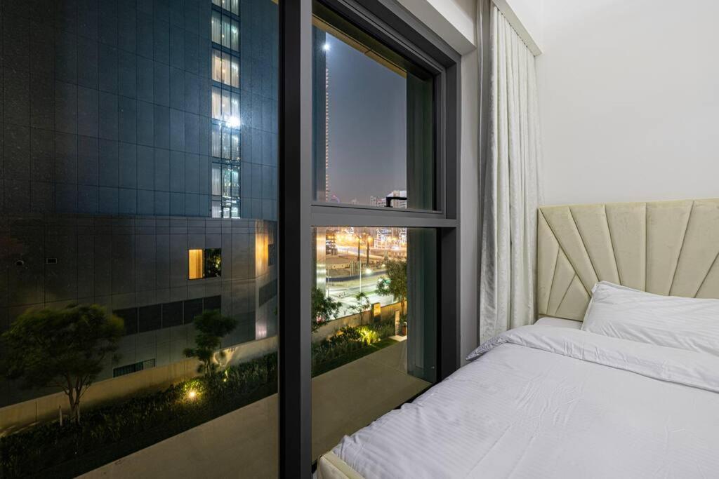 2 BR Dubai Luxury apartment Full Burj Views