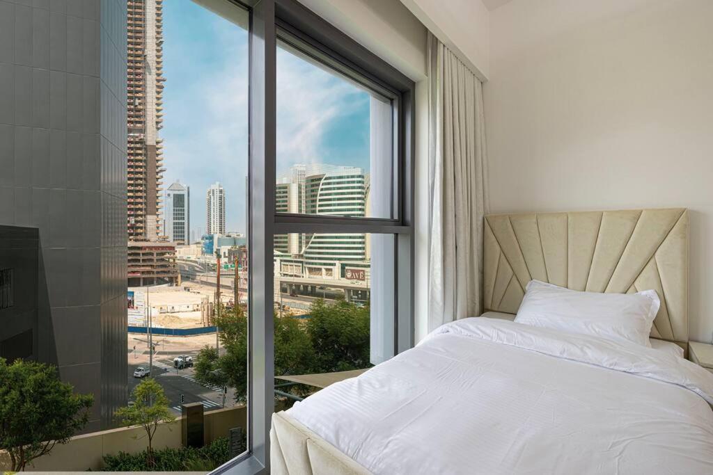 2 BR Dubai Luxury apartment Full Burj Views