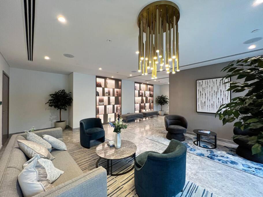 2 BR Dubai Luxury apartment Full Burj Views