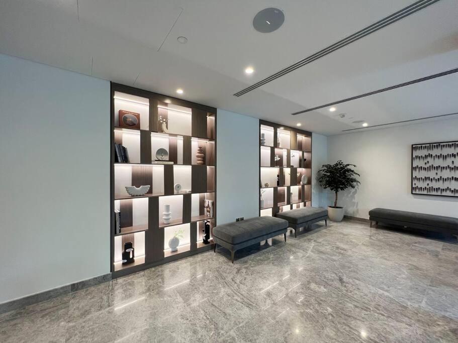 2 BR Dubai Luxury apartment Full Burj Views