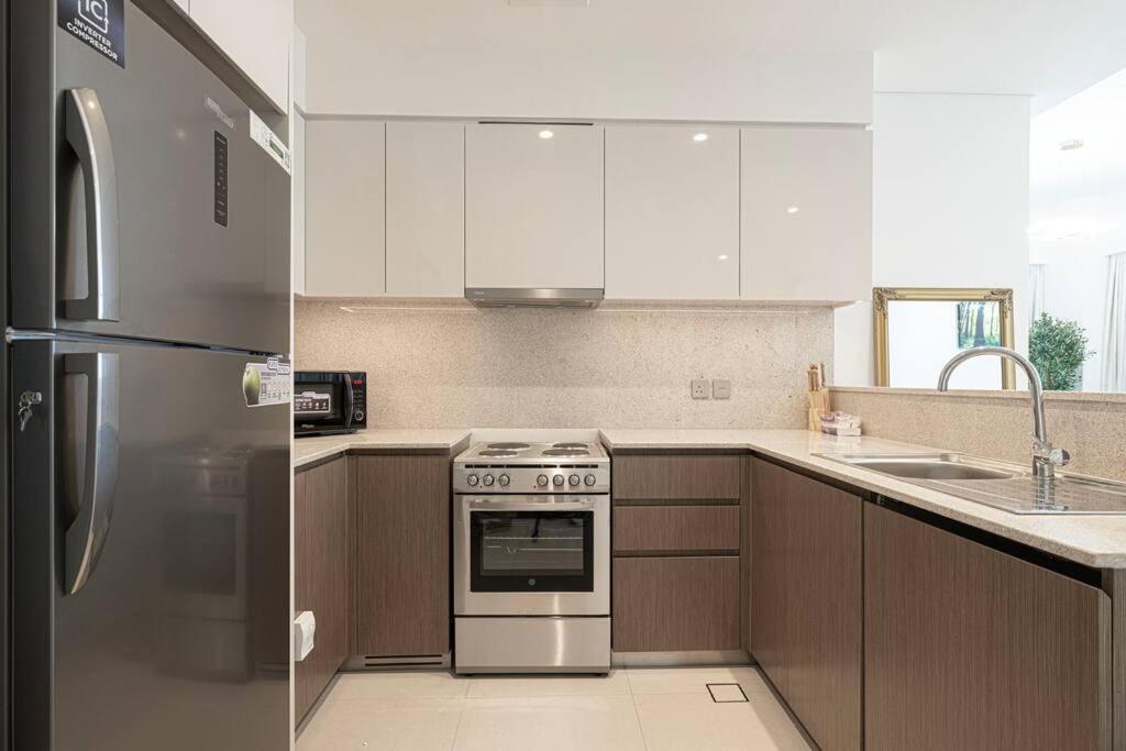 2 BR Dubai Luxury apartment Full Burj Views