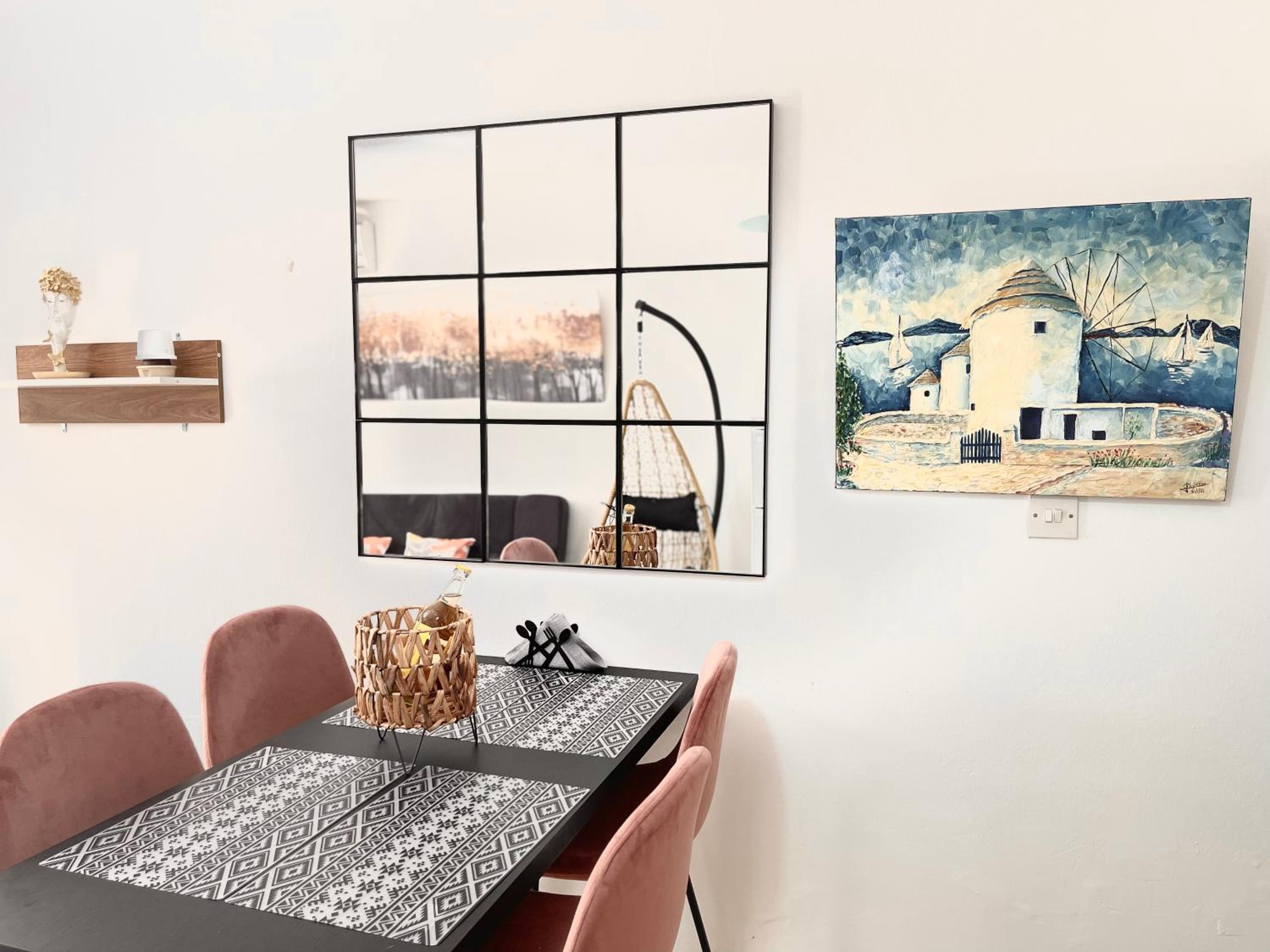 Ibiscus Pool & Garden Apartment Walk to Beach, Harbour & Castle, Kato Paphos