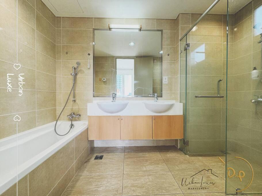 Perfect Stay 8pax 3R3B Township Walk TRX
