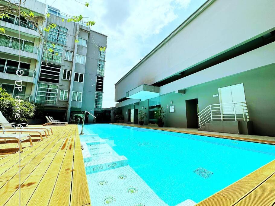 Perfect Stay 8pax 3R3B Township Walk TRX